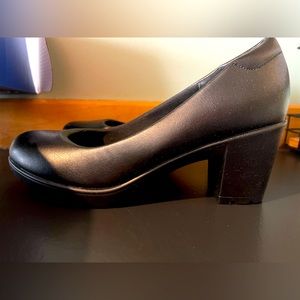 Pump heel shoes kitten heel women’s size 6 pumps/ shoes classic black